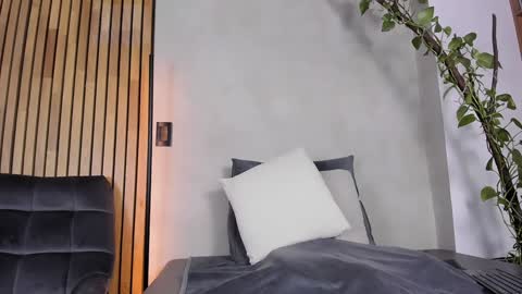 Snapshot of honeyhot69__ chatting on 12.15.24 Sofia independent model online show from 12.15.24