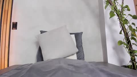 Snapshot of honeyhot69__ chatting on 12.23.24 Sofia independent model online show from 12.23.24