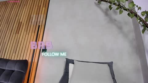 Snapshot of honeyhot69__ chatting on 12.27.24 Sofia independent model online show from 12.27.24