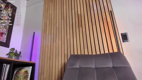 Snapshot of honeyhot69__ chatting on 01.19.25 Sofia independent model online show from 01.19.25