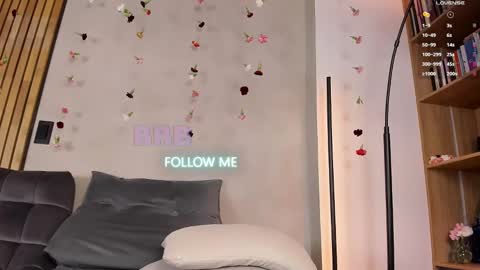 Snapshot of honeyhot69__ chatting on 02.15.25 Sofia independent model online show from 02.15.25