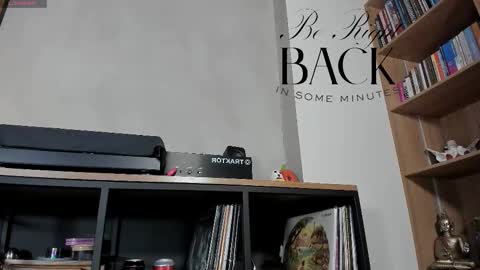 Snapshot of honeyhot69__ chatting on 10.14.25 Sofia independent model online show from 10.14.25