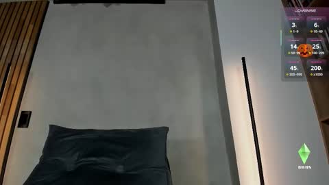 Snapshot of honeyhot69__ chatting on 10.31.25 Sofia independent model online show from 10.31.25