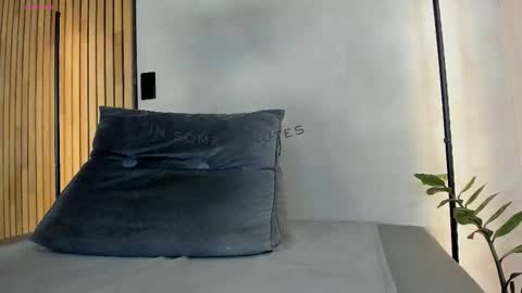 Sofia independent model online show from 12.19.25