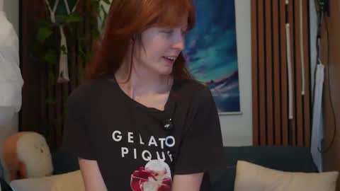 Snapshot of honeyumtoast chatting on 11.20.25 Noelle online show from 11.20.25