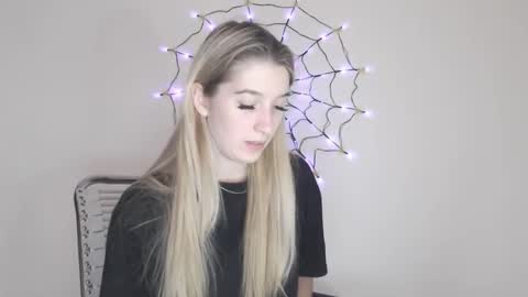 honeyveil online show from 11.03.25