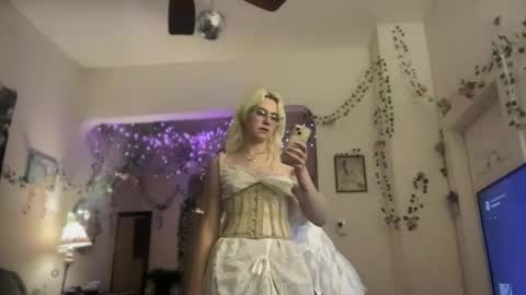 Emi Rose online show from 11.18.25