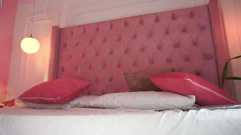 Honey Moon  Help me to reach 100 thumbs up online show from 03.31.26