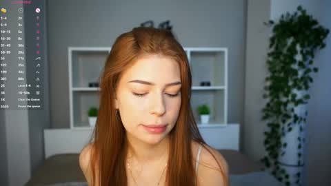 Snapshot of honneybunneey chatting on 10.27.25 honneybunneey online show from 10.27.25