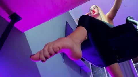 Snapshot of hooot_blonde777 chatting on 10.03.25 hooot_blonde777 online show from 10.03.25