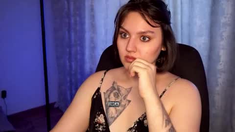 Snapshot of hoot_owl_cb chatting on 09.10.25 Karina online show from 09.10.25