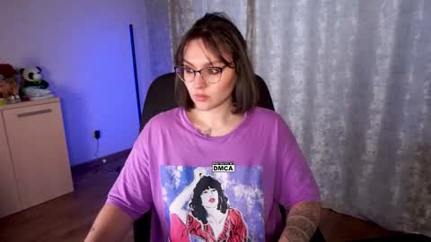 Snapshot of hoot_owl_cb chatting on 10.22.25 Karina online show from 10.22.25