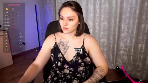 Snapshot of hoot_owl_cb chatting on 11.06.25 Karina online show from 11.06.25