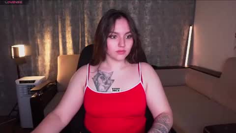 Snapshot of hoot_owl_cb chatting on 06.18.26 Karina online show from 06.18.26