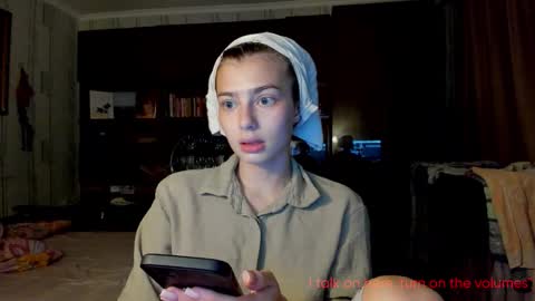 Snapshot of hoppypoppyy chatting on 10.17.25 Bambi online show from 10.17.25