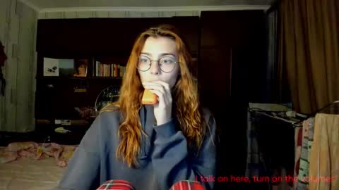 Snapshot of hoppypoppyy chatting on 10.18.25 Bambi online show from 10.18.25