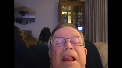 Snapshot of horndog69b chatting on 03.02.25 horndog online show from 03.02.25