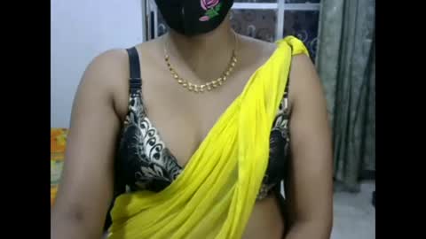 Snapshot of horneydesibaby chatting on 02.27.25 horneydesibaby online show from 02.27.25