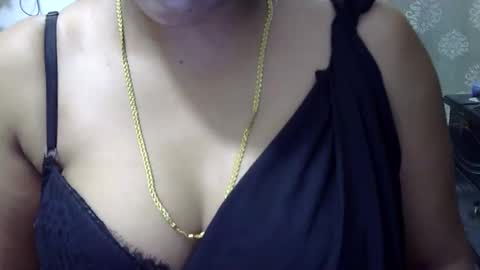 Snapshot of horneydesibaby chatting on 10.31.25 horneydesibaby online show from 10.31.25