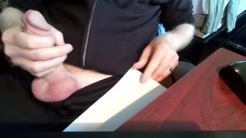 Snapshot of horny_hubby0077 chatting on 09.30.25 Horny Hubby online show from 09.30.25