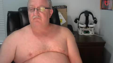Snapshot of horny_hubby1967 chatting on 09.14.25 horny_hubby1967 online show from 09.14.25