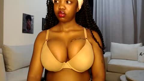 Snapshot of horny_princcess chatting on 10.28.25 horny_princcess online show from 10.28.25