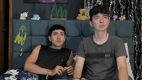 Snapshot of horny_twinks_guys chatting on 01.06.25 Alex and Camilo online show from 01.06.25