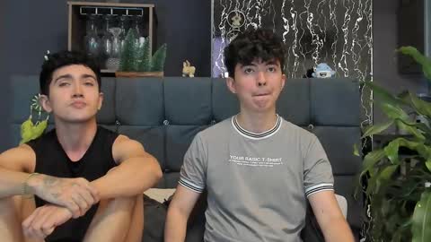 Snapshot of horny_twinks_guys chatting on 03.04.25 Alex and Camilo online show from 03.04.25
