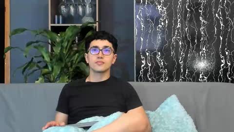 Snapshot of horny_twinks_guys chatting on 09.14.25 Alex and Camilo online show from 09.14.25