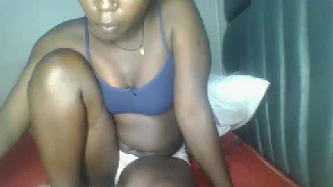 Snapshot of hornybella84 chatting on 05.19.26 Bella online show from 05.19.26