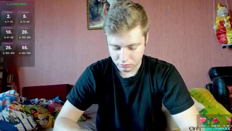 Snapshot of hornyblondieboyy chatting on 10.26.25 Max online show from 10.26.25