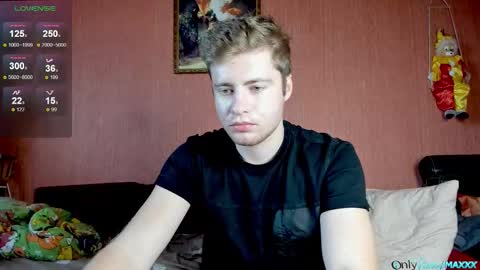 Snapshot of hornyblondieboyy chatting on 10.31.25 Max online show from 10.31.25