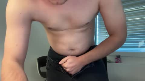 Snapshot of hornyboy95300 chatting on 10.26.25 hornyboy95300 online show from 10.26.25