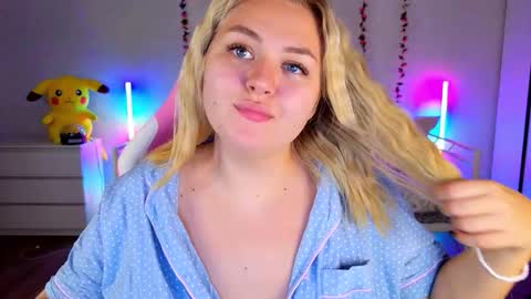 Snapshot of hornycakee chatting on 09.18.25 HornyCakee online show from 09.18.25