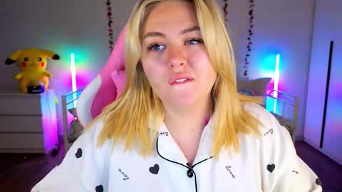 Snapshot of hornycakee chatting on 09.21.25 HornyCakee online show from 09.21.25