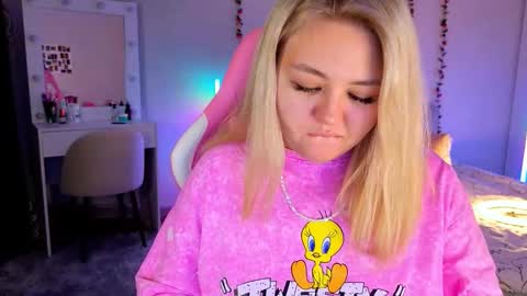 Snapshot of hornycakee chatting on 10.12.25 HornyCakee online show from 10.12.25