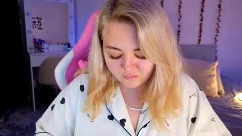 Snapshot of hornycakee chatting on 10.23.25 HornyCakee online show from 10.23.25