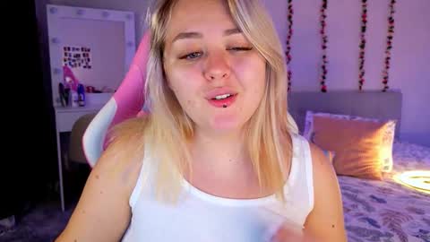 Snapshot of hornycakee chatting on 10.29.25 HornyCakee online show from 10.29.25