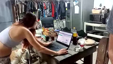 Snapshot of hornyhippies0080 chatting on 11.08.25 Nix D online show from 11.08.25