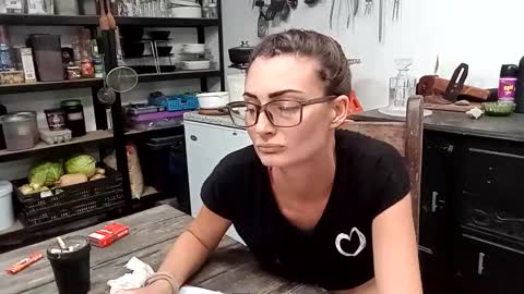 Snapshot of hornyhippies0080 chatting on 11.14.25 Nix D online show from 11.14.25