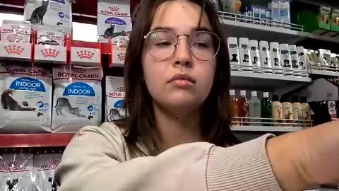 Snapshot of hornykitty_x chatting on 11.08.25 Alisa and Mike online show from 11.08.25