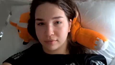 Snapshot of hornykitty_x chatting on 05.10.26 Alisa and Mike online show from 05.10.26