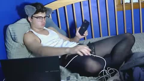 Snapshot of hornymanwhore2 chatting on 09.15.25 hornymanwhore2 online show from 09.15.25