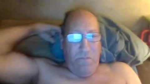 Snapshot of hornyrich6969 chatting on 12.17.25 hornyrich6969 online show from 12.17.25