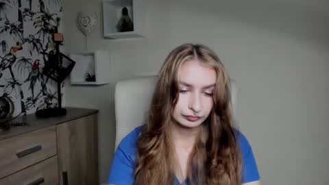 Snapshot of hot_1nina chatting on 10.07.25 NINA online show from 10.07.25