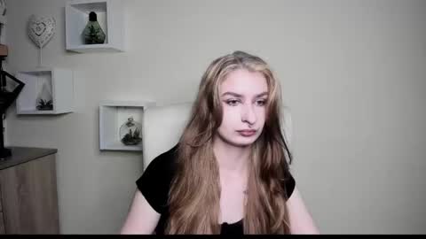 Snapshot of hot_1nina chatting on 10.14.25 NINA online show from 10.14.25