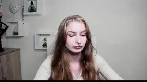 Snapshot of hot_1nina chatting on 10.16.25 NINA online show from 10.16.25