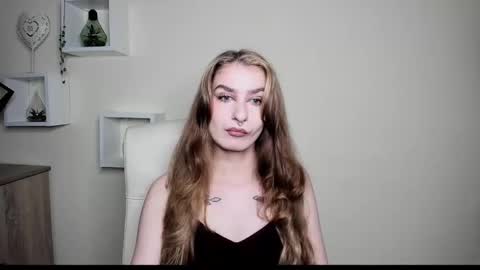 Snapshot of hot_1nina chatting on 10.20.25 NINA online show from 10.20.25