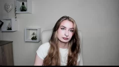 Snapshot of hot_1nina chatting on 10.22.25 NINA online show from 10.22.25