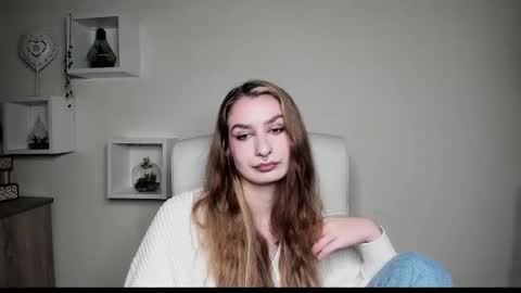 Snapshot of hot_1nina chatting on 10.28.25 NINA online show from 10.28.25